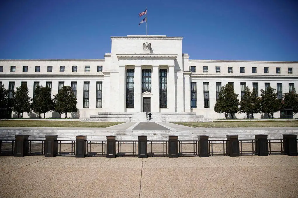 The Fed urgently needs to shift its rate-hiking outlook as pressure on the U.S. Treasury market has become immediate and pressing.