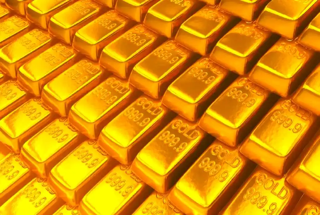 Hedging against massive U.S. debt risk? Gold at $4,400 is cheap